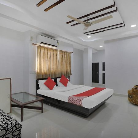 Hotel O Rudra Palace Ahmedabad Esterno foto