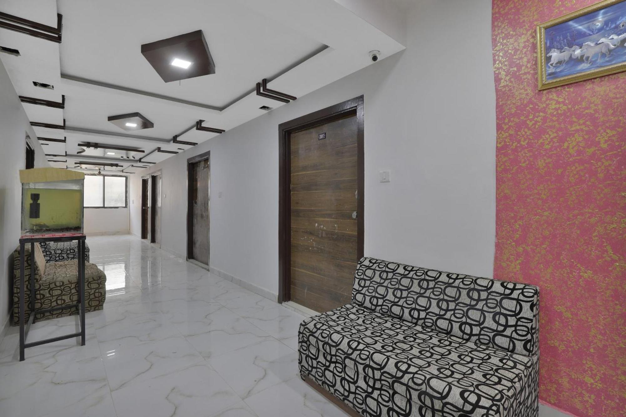 Hotel O Rudra Palace Ahmedabad Esterno foto
