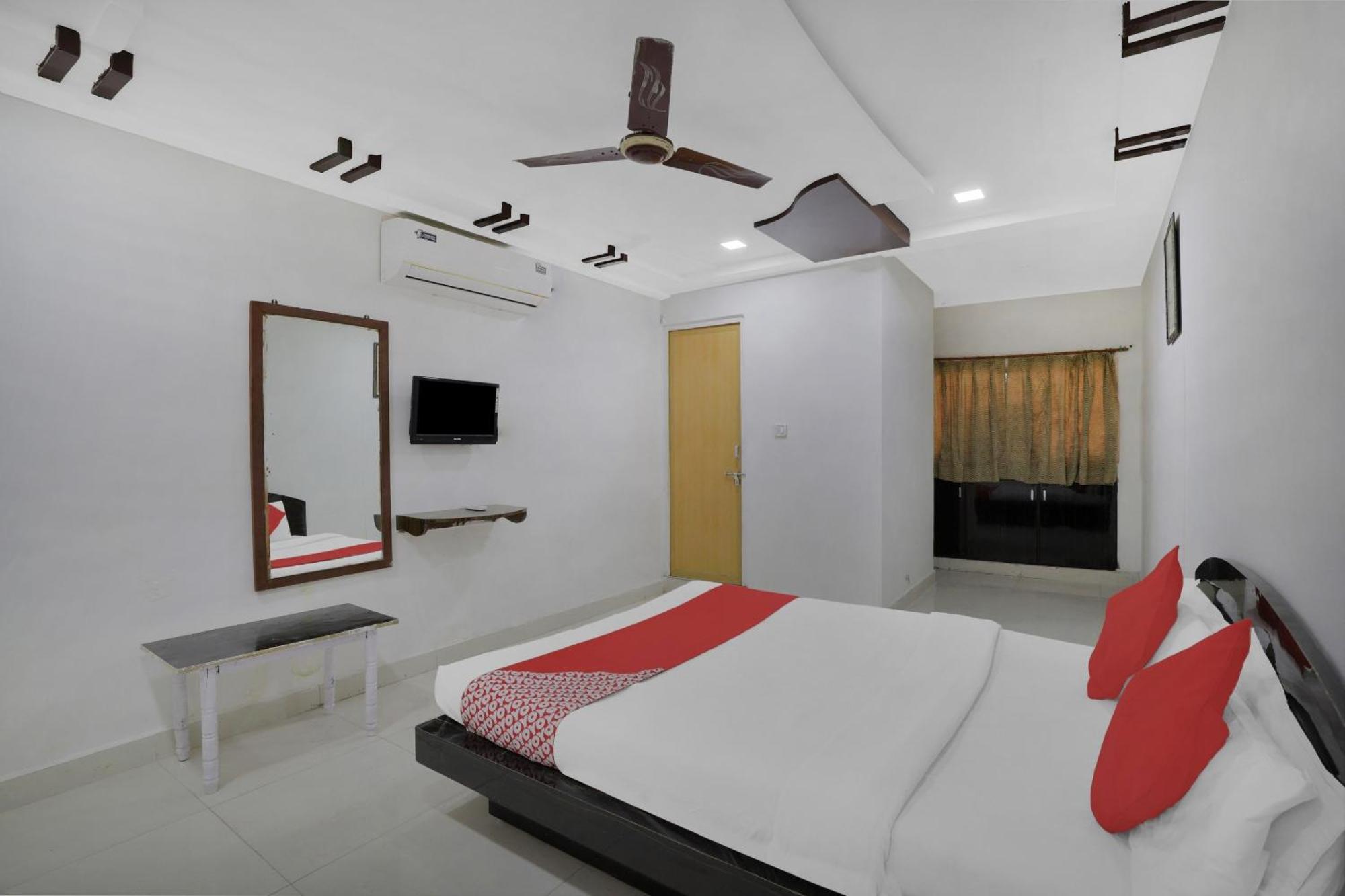 Hotel O Rudra Palace Ahmedabad Esterno foto