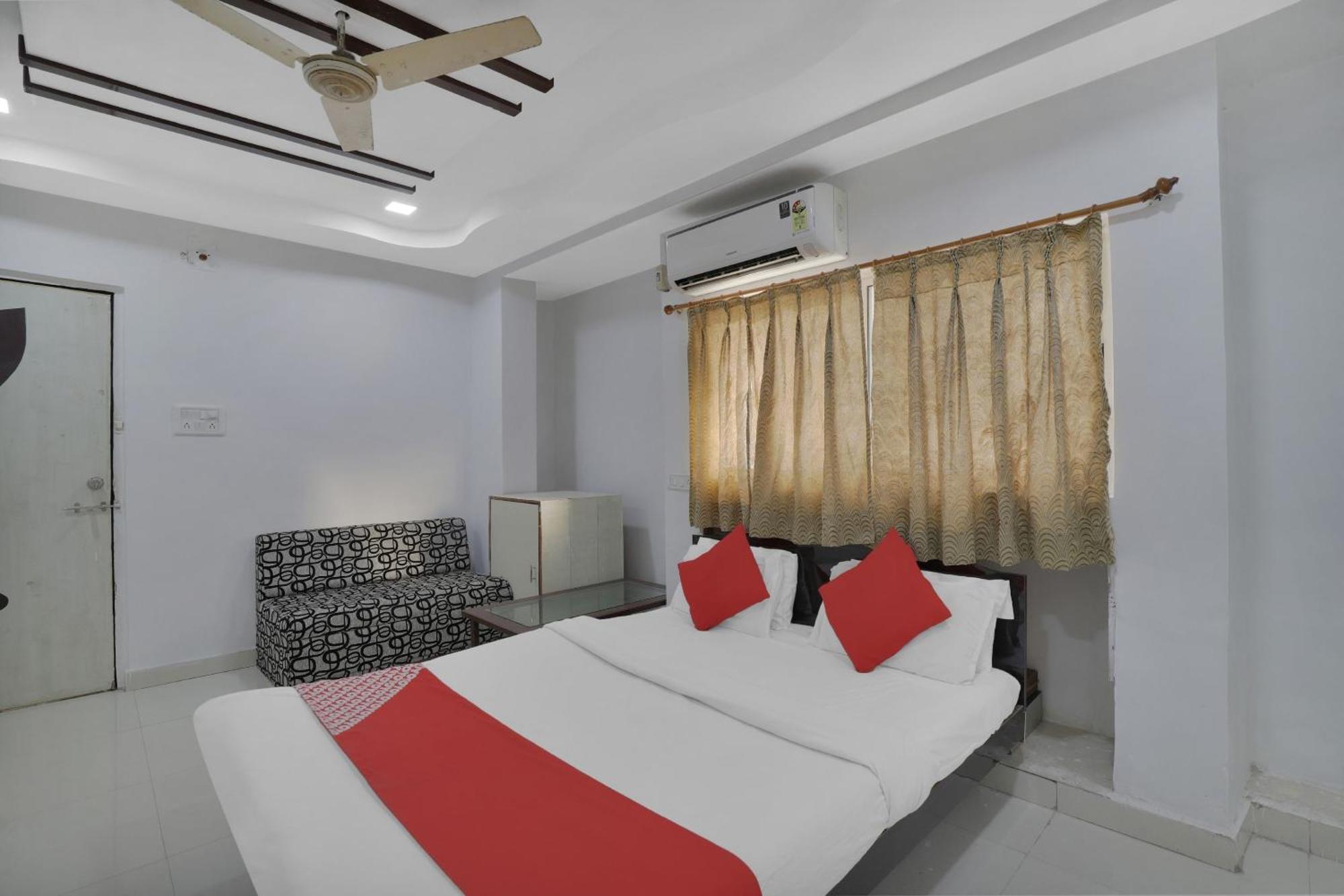 Hotel O Rudra Palace Ahmedabad Esterno foto