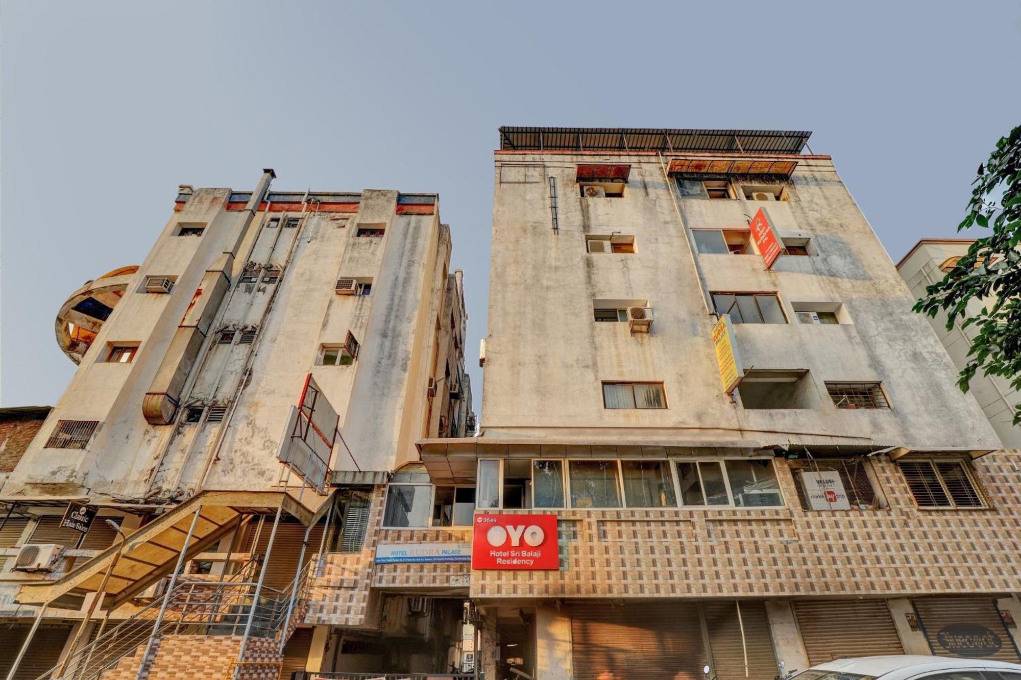 Hotel O Rudra Palace Ahmedabad Esterno foto