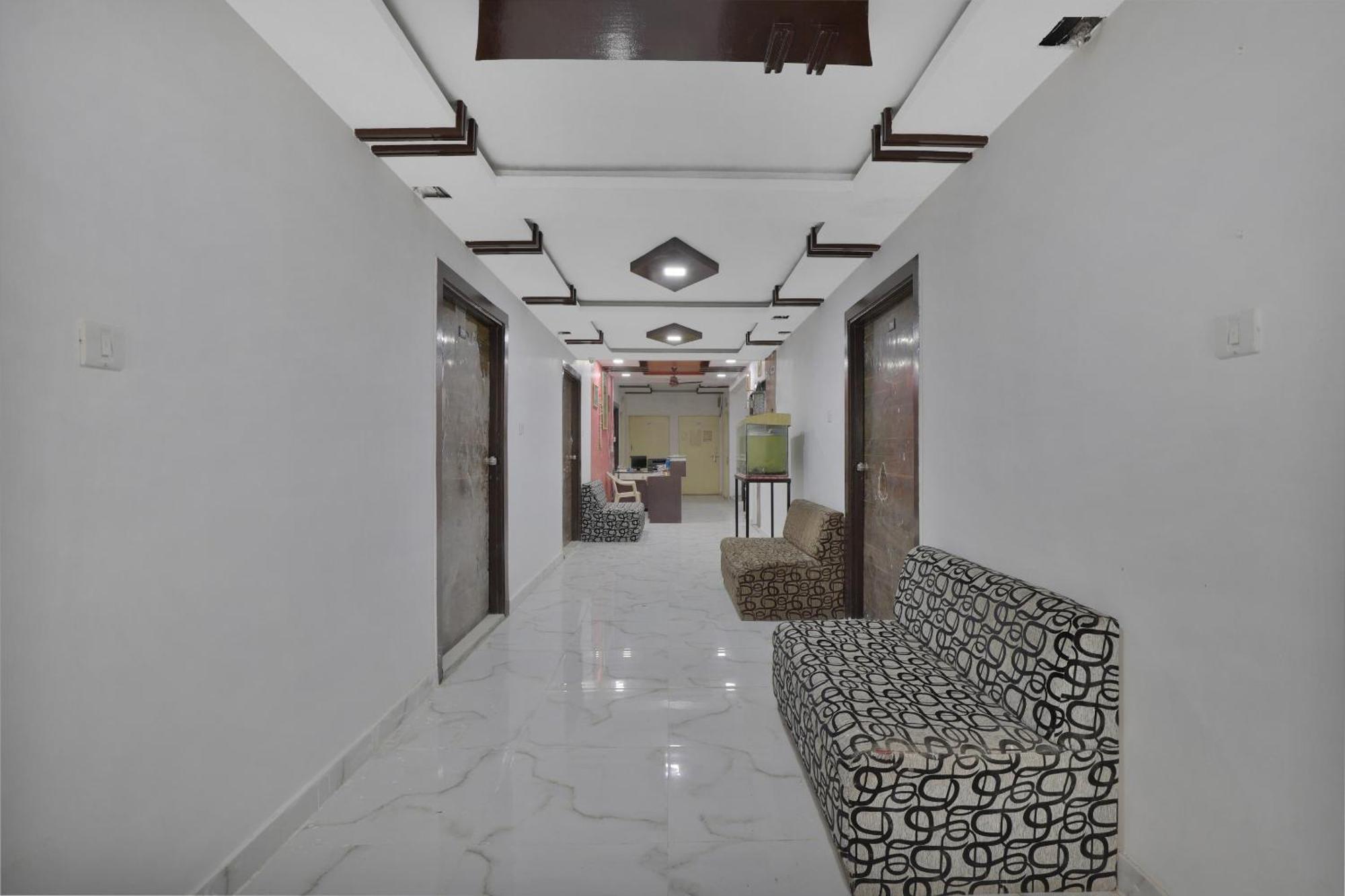 Hotel O Rudra Palace Ahmedabad Esterno foto