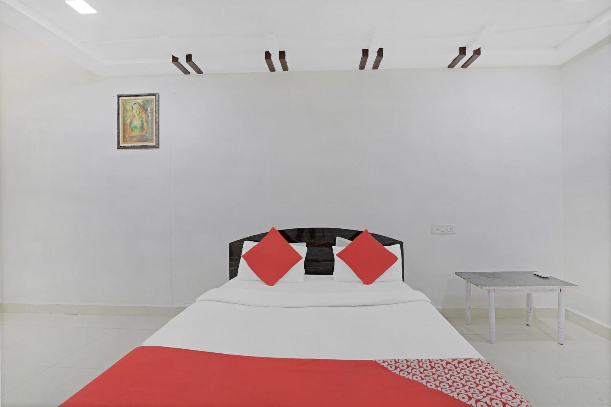 Hotel O Rudra Palace Ahmedabad Esterno foto